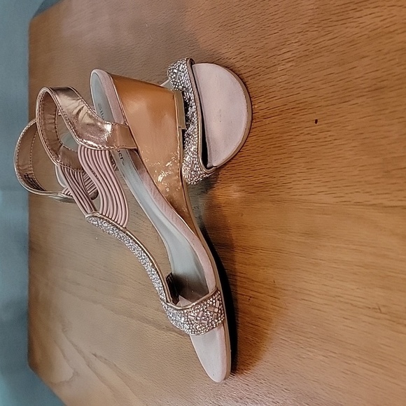 Women's Silver Slipper Phoebe Wedge, Rose Gold, Rhinestone Accents, Size 7, NWOB - Picture 4 of 9